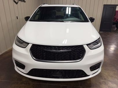 Used 2025 Chrysler Pacifica Limited