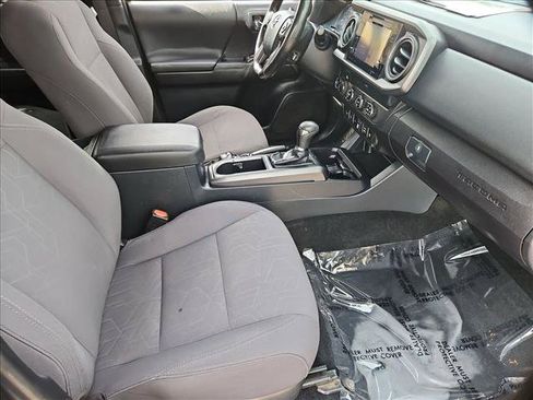 Used 2019 Toyota Tacoma TRD Off-Road w/ Technology Package AWD/4WD image 27