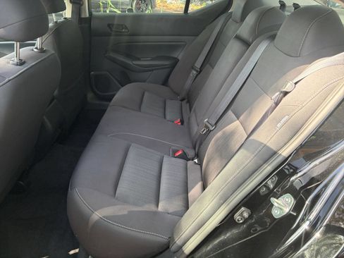 Used 2025 Nissan Altima 2.5 SV FWD image 37