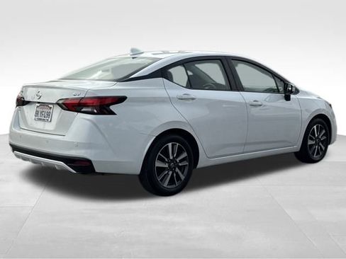 Used 2021 Nissan Versa SV image 5