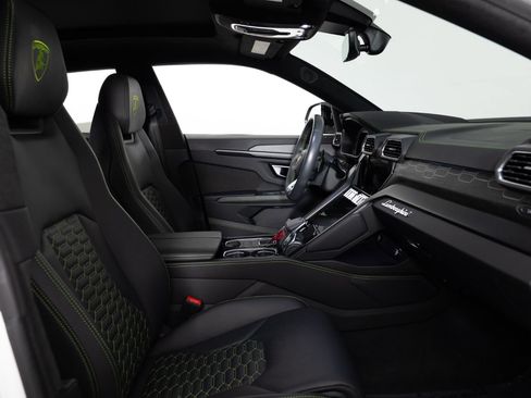 Used 2021 Lamborghini Urus AWD/4WD image 39