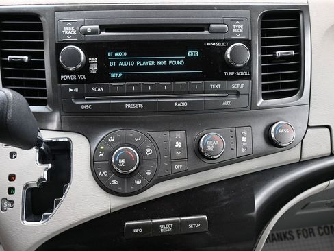 Used 2012 Toyota Sienna LE w/ Towing Pkg image 21