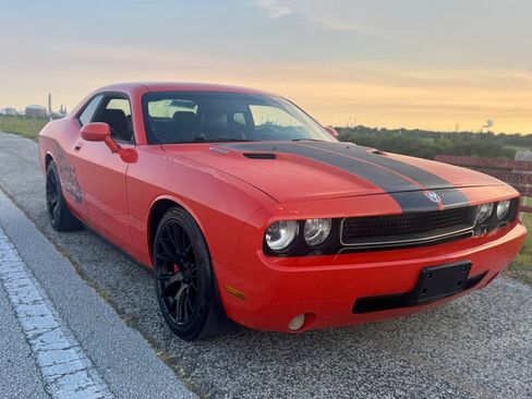 Used 2009 Dodge Challenger SRT8 w/ SRT Option Group II image 4