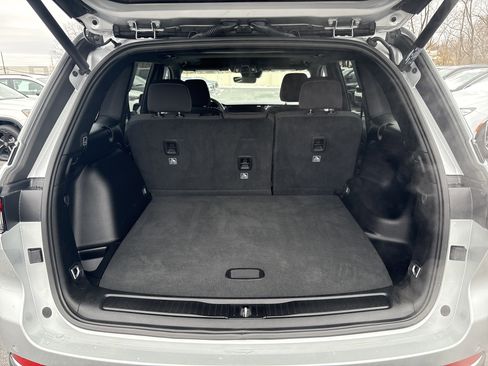 New 2025 Jeep Grand Cherokee Laredo X w/ Luxury Tech Group I image 12