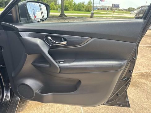 Used 2020 Nissan Rogue SV FWD image 18