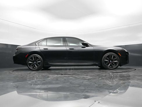 Used 2025 BMW 750e xDrive image 26