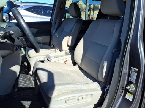 Used 2016 Honda Odyssey SE image 9