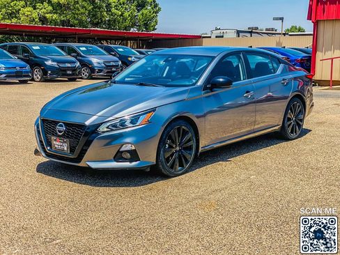 Used 2022 Nissan Altima 2.5 SR w/ Midnight Edition Package FWD image 4