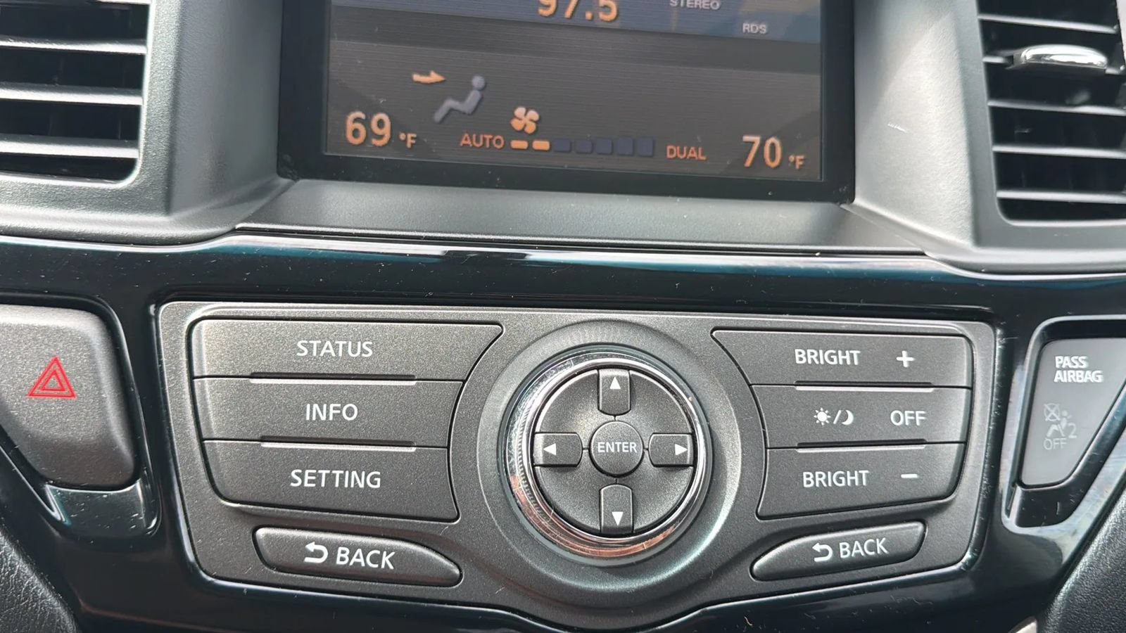 Used 2013 Nissan Pathfinder SV AWD/4WD image 24