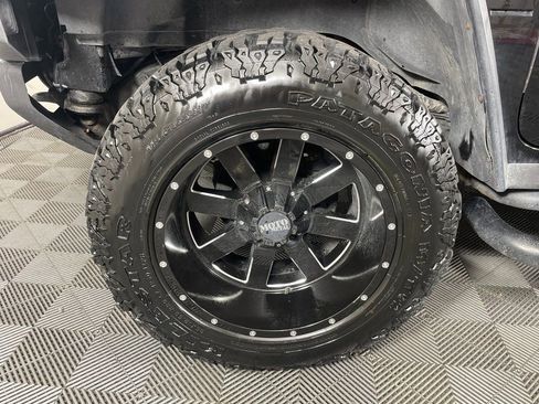 Used 2003 HUMMER H2 w/ Preferred Equipment Group AWD/4WD image 12