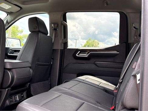 Used 2025 GMC Sierra 1500 SLT RWD image 15