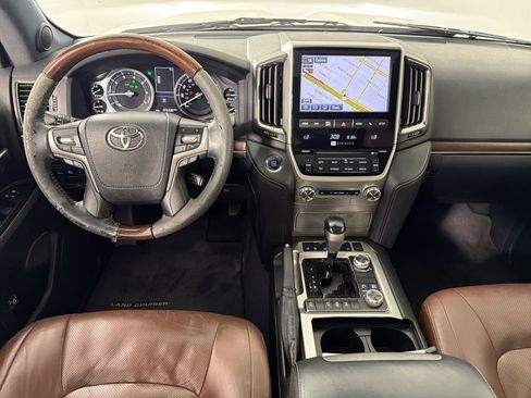 Used 2016 Toyota Land Cruiser AWD/4WD image 27