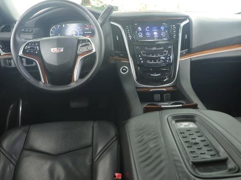Used 2017 Cadillac Escalade Premium Luxury image 19