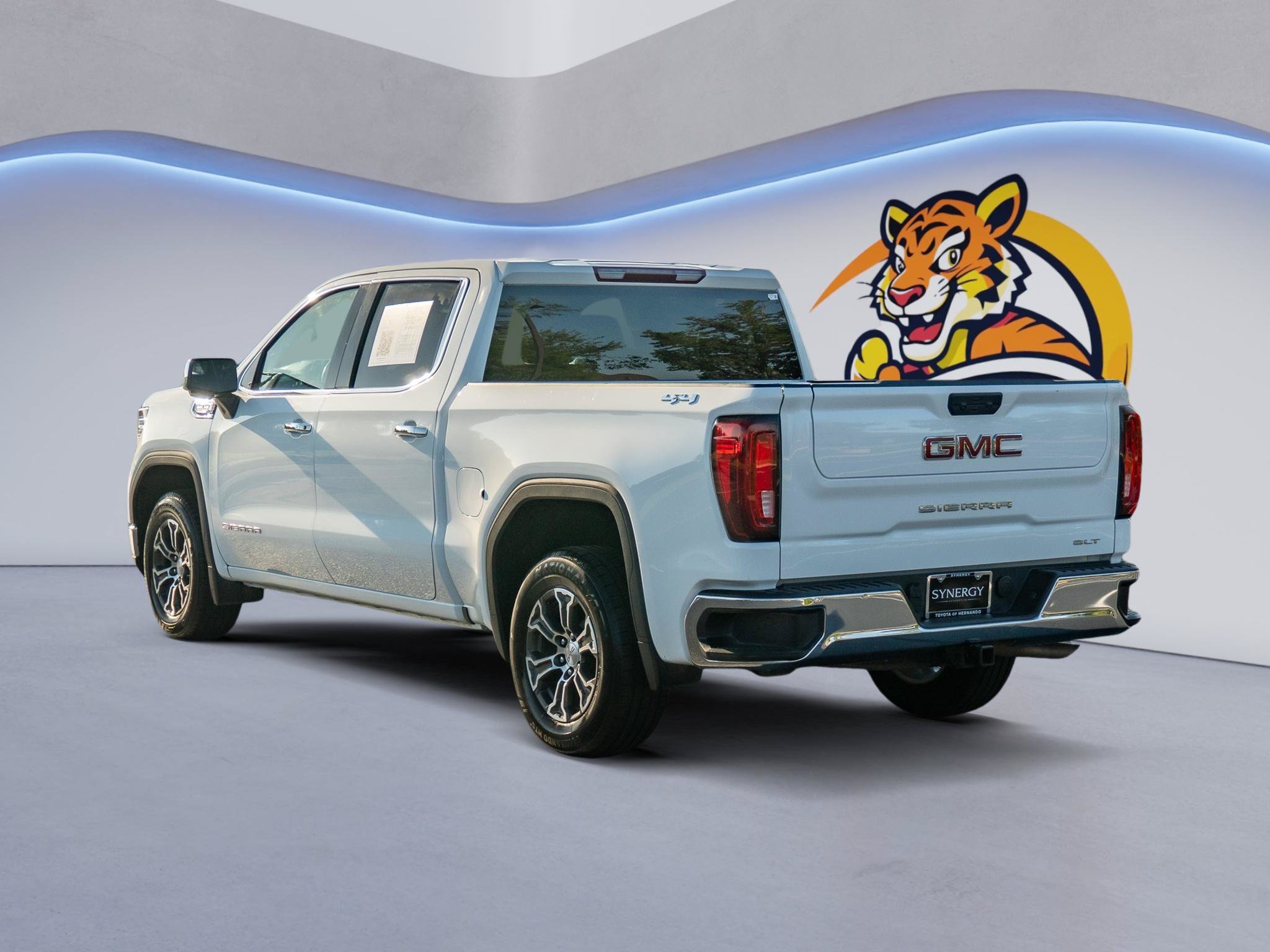 Used 2025 GMC Sierra 1500 SLT AWD/4WD image 8