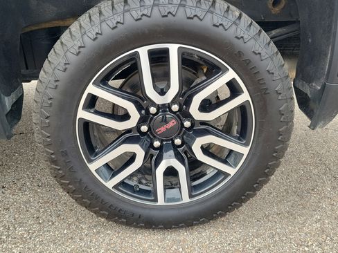 Used 2023 GMC Sierra 1500 AT4 w/ Technology Package AWD/4WD image 5
