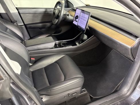 Used 2020 Tesla Model Y Long Range image 19