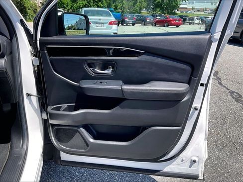 Used 2025 Honda Pilot EX-L image 12