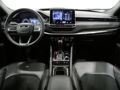Used 2025 Jeep Compass Trailhawk AWD/4WD image 9