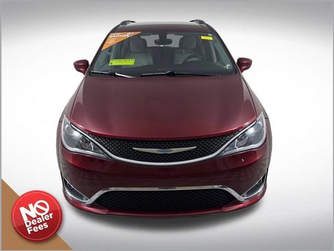 Used 2018 Chrysler Pacifica Touring-L Plus FWD image 9