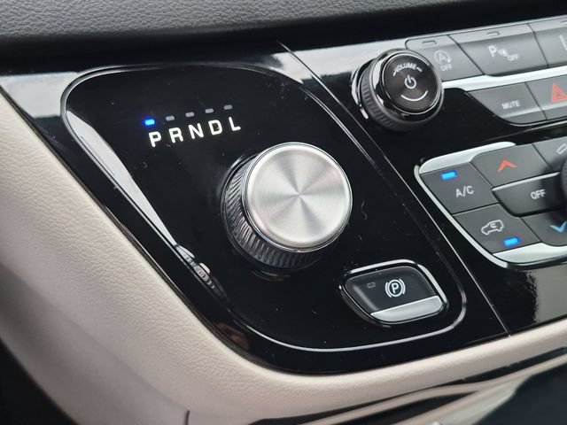 Used 2024 Chrysler Pacifica Touring-L FWD image 38