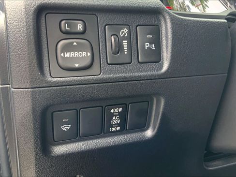 Used 2018 Toyota 4Runner Limited AWD/4WD image 33