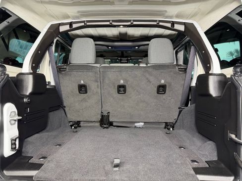 Used 2025 Jeep Wrangler Unlimited Rubicon image 24