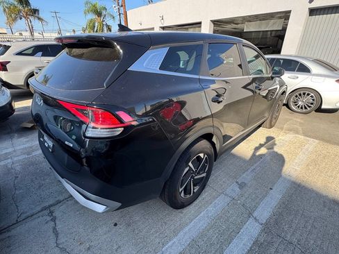Used 2023 Kia Sportage LX AWD/4WD image 3