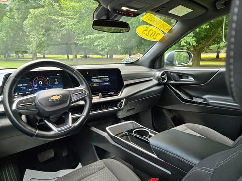Used 2025 Chevrolet Equinox LT AWD/4WD image 10