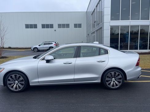Used 2022 Volvo S60 B5 Inscription image 10