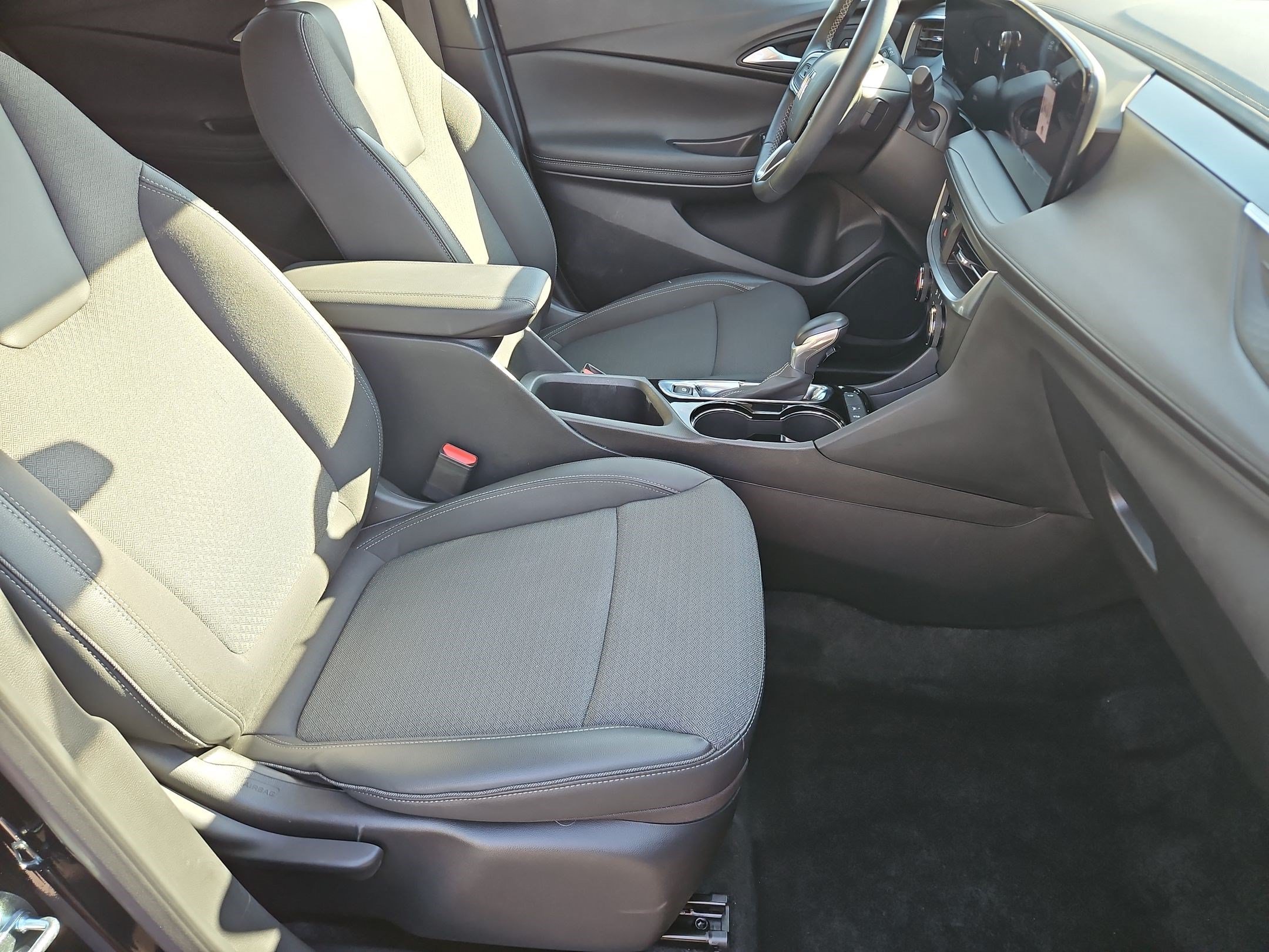 Certified 2024 Buick Encore GX Preferred FWD image 27
