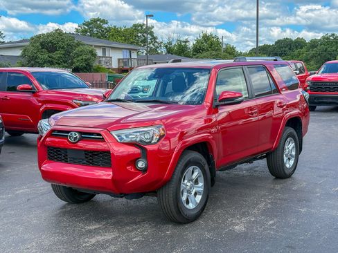 Used 2022 Toyota 4Runner SR5 Premium w/ Moonroof Package AWD/4WD image 6