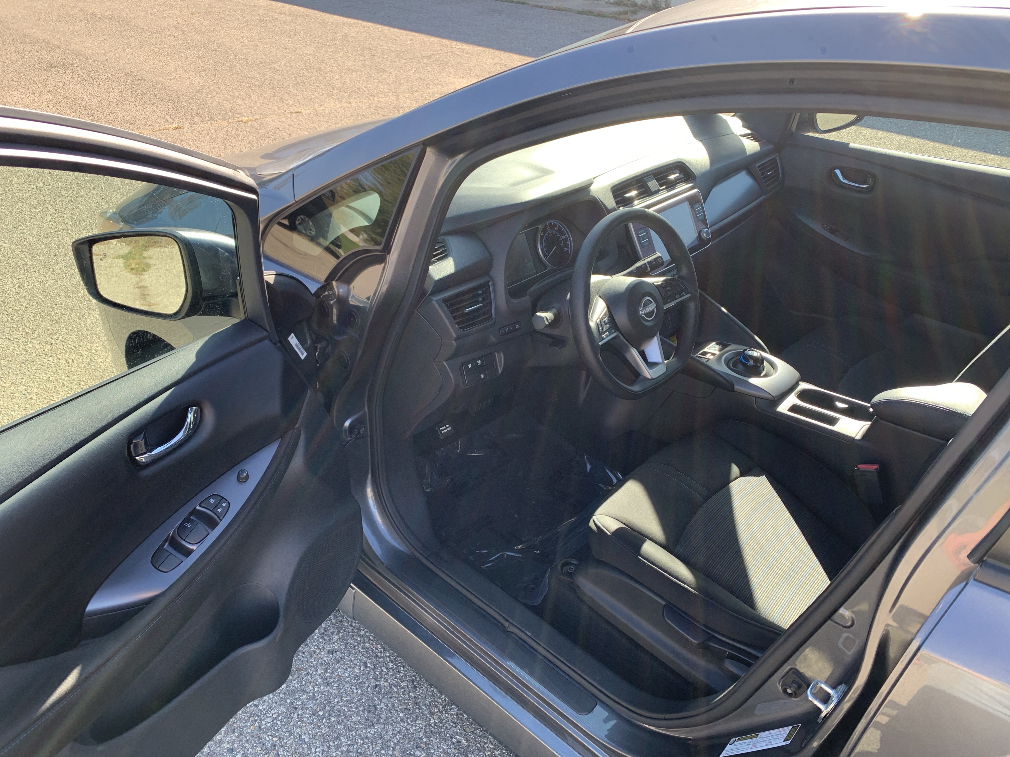 Used 2025 Nissan Leaf S FWD image 14