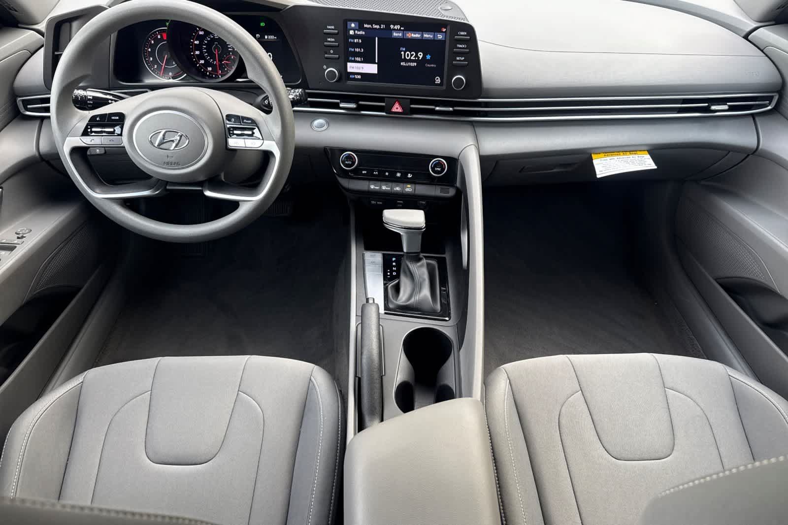 Used 2023 Hyundai Elantra SEL FWD image 3