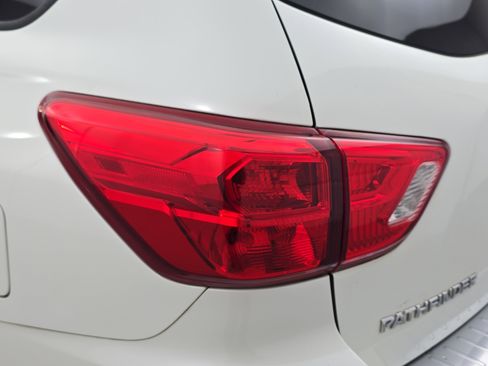 Used 2017 Nissan Pathfinder SV image 30