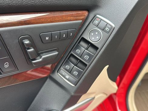 Used 2011 Mercedes-Benz GLK 350 4MATIC image 28