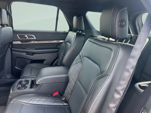 Used 2017 Ford Explorer Platinum AWD/4WD image 19