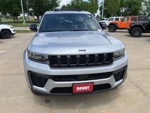 New 2026 Jeep Grand Cherokee Limited w/ Limited Altitude Package AWD/4WD image 2