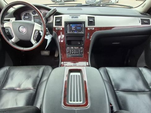 Used 2010 Cadillac Escalade Luxury AWD/4WD image 14