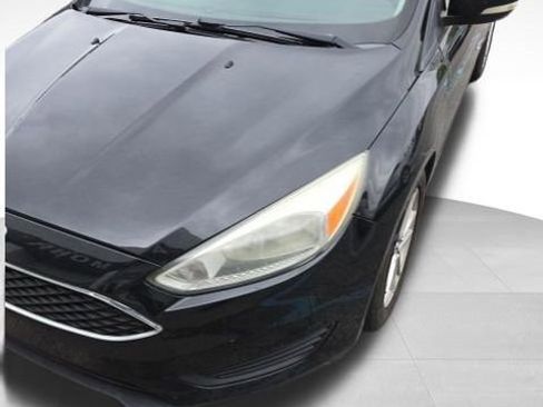 Used 2016 Ford Focus SE image 2