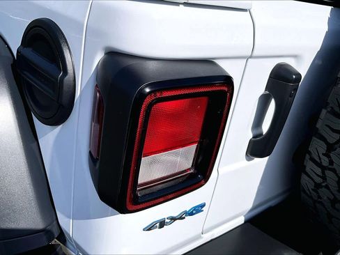 Used 2024 Jeep Wrangler Unlimited AWD/4WD image 27