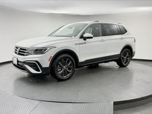 Used 2024 Volkswagen Tiguan Wolfsburg Edition FWD image 2