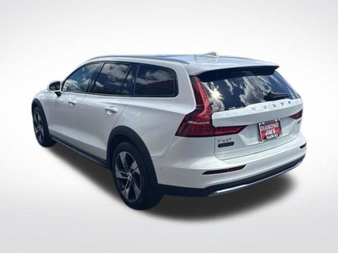 Used 2024 Volvo V60 B5 Cross Country Plus AWD/4WD image 3
