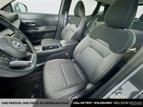 Certified 2025 Nissan Kicks SV image 18