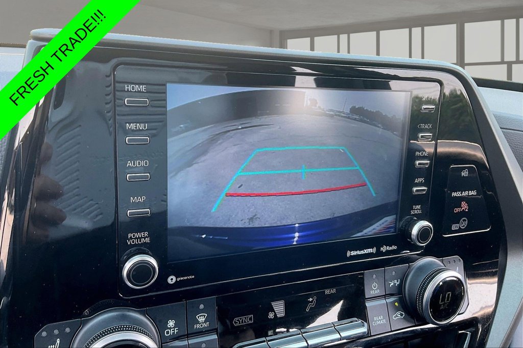 Used 2021 Toyota Highlander XLE AWD/4WD image 14