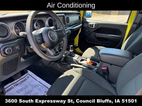 Used 2023 Jeep Gladiator Sport AWD/4WD image 16
