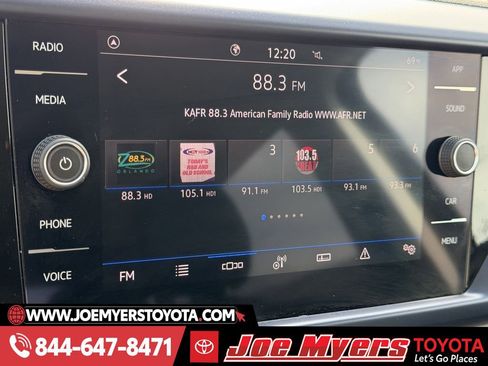 Used 2024 Volkswagen Taos SE image 18