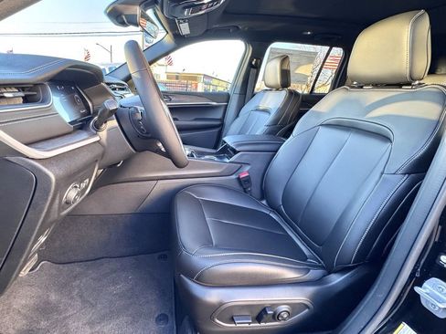 New 2025 Jeep Grand Cherokee Limited w/ Black Appearance Package image 13