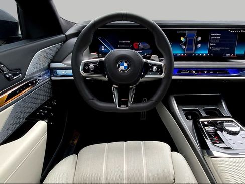 Certified 2025 BMW 760i xDrive w/ Executive Package AWD/4WD image 5