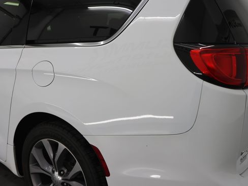 Used 2019 Chrysler Pacifica Limited w/ Tire & Wheel Group image 32