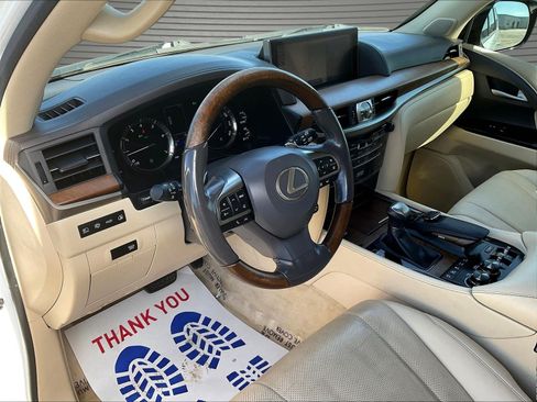 Used 2017 Lexus LX 570 4WD w/ Luxury Package image 17